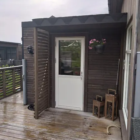 Near Facilities In Grinde, Aksdal Daire