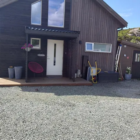 Near Facilities In Grinde, Aksdal Daire Tysvaer